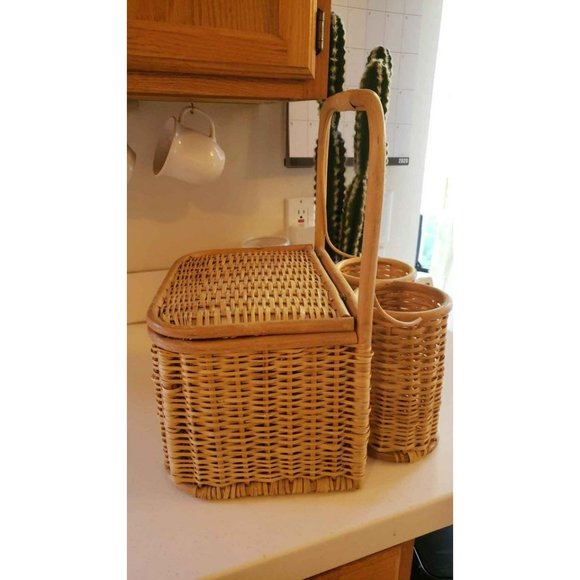 Vintage Wicker Rattan Picnic Wine Picnic Event Outside Holiday Handle Basket - Picture 2 of 8